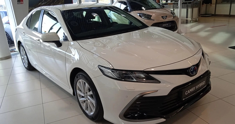 Toyota Camry cena 148990 przebieg: 10, rok produkcji 2023 z Żychlin małe 37